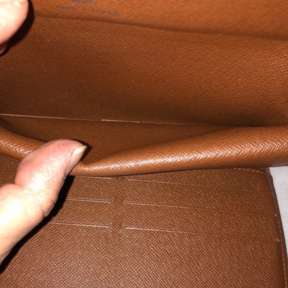 Louis Vuitton International Wallet - Picture 9 of 10